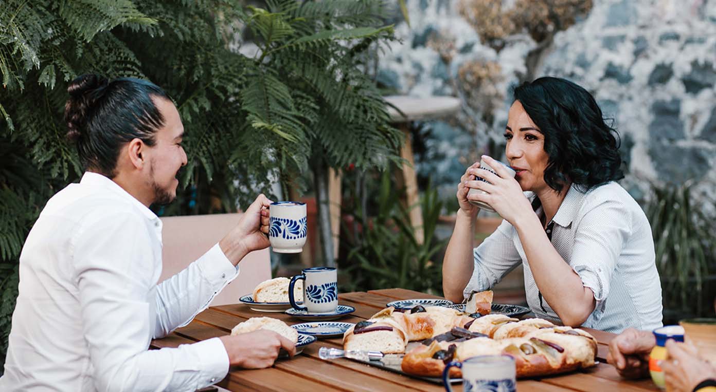 personas-comiendo-rosca